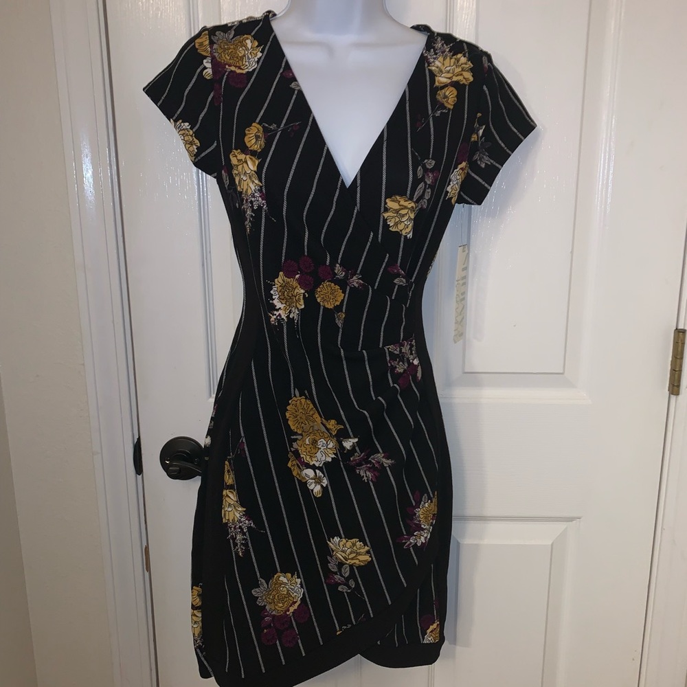 🌹New Almost Famous striped floral dress